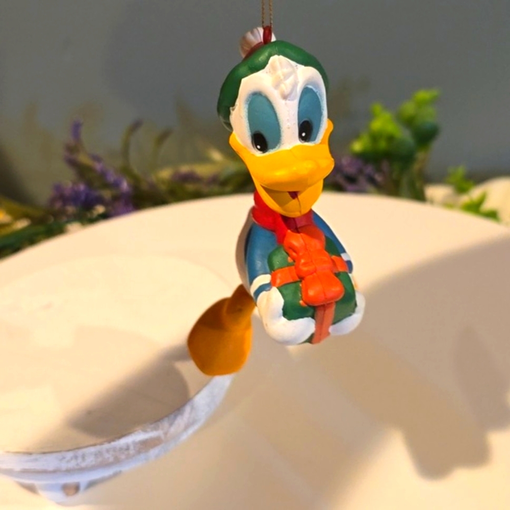 ⭐️ Donald Duck Disney Hollow Ornament Holding a Christmas Present Tree Ornament